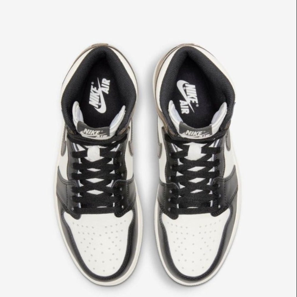 Air Jordan 1 Retro High OG - Dark Mocha - Picture 4 of 11